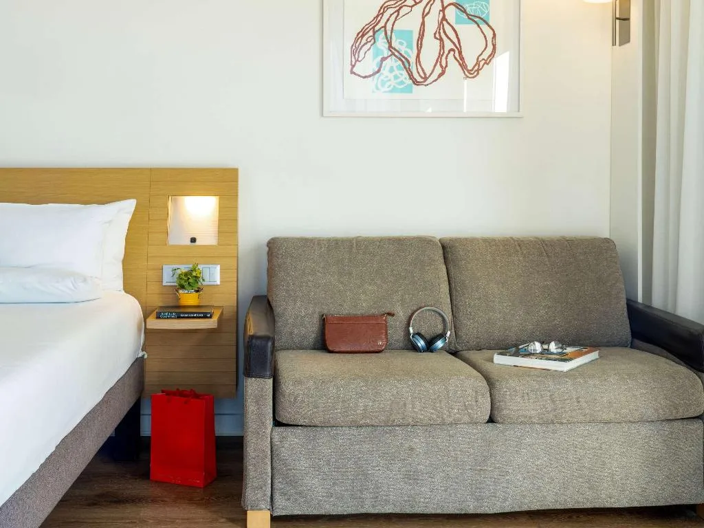 DOUBLE QUEEN SIZE BED Room, Novotel Barcelona City, Barcelona