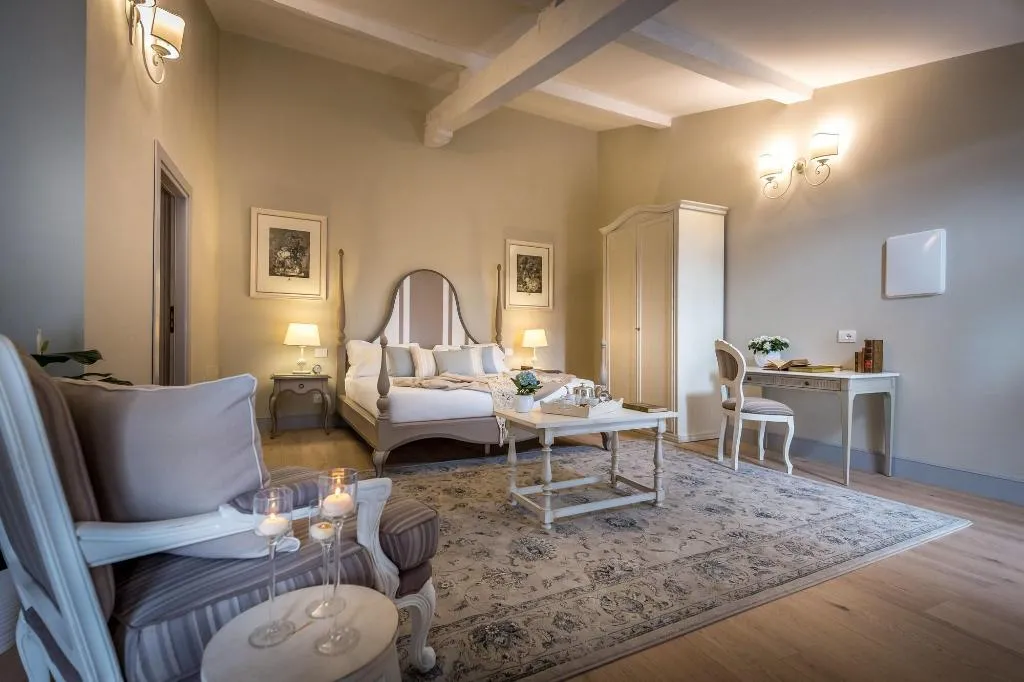 Room, Palazzo Ridolfi, Florence