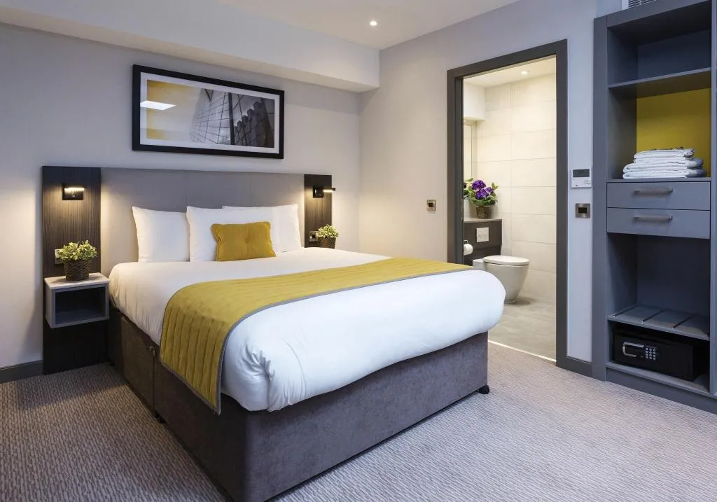 APARTMENT DELUXE Room, Maldron Hotel Pearse Street, Dublin