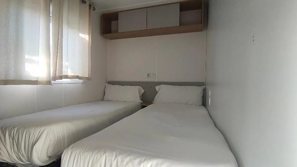 MOBILE HOME THREE BEDROOMS ONE BATHROOM Room, Berga Resort - The Mountain - Wellness center -SPA, Barcelona