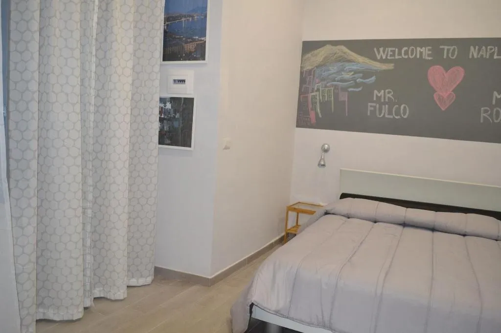 Room, Bassetto 013, Naples