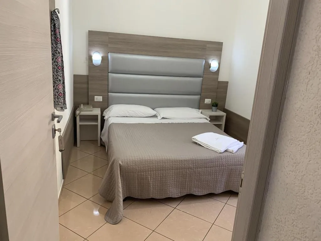 Room, Hotel Siro, Milan