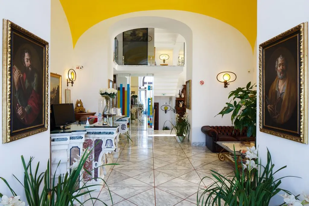 Lobby, Casale Russo, Naples