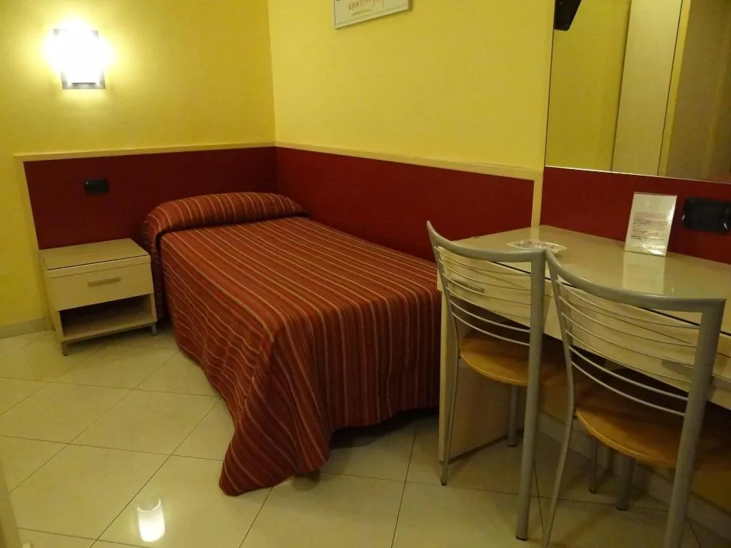 Room, Hotel Parma, Milan