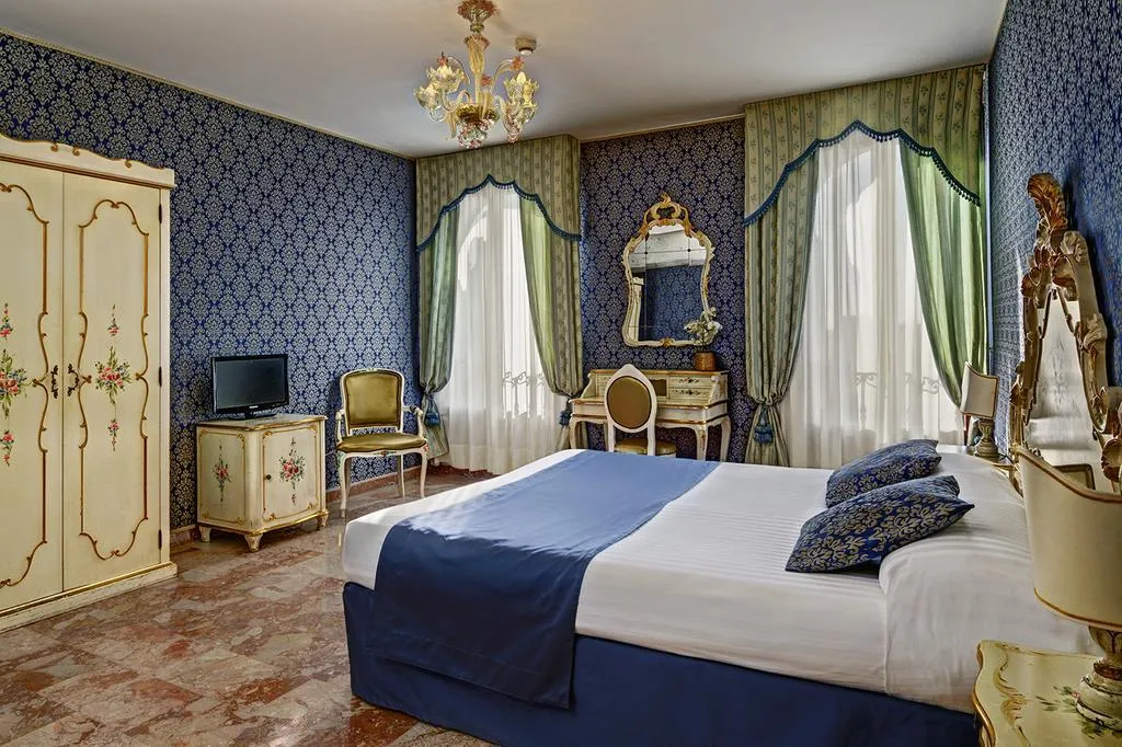 FAMILY ROOM CANAL VIEW Room, Tre Archi, Venice