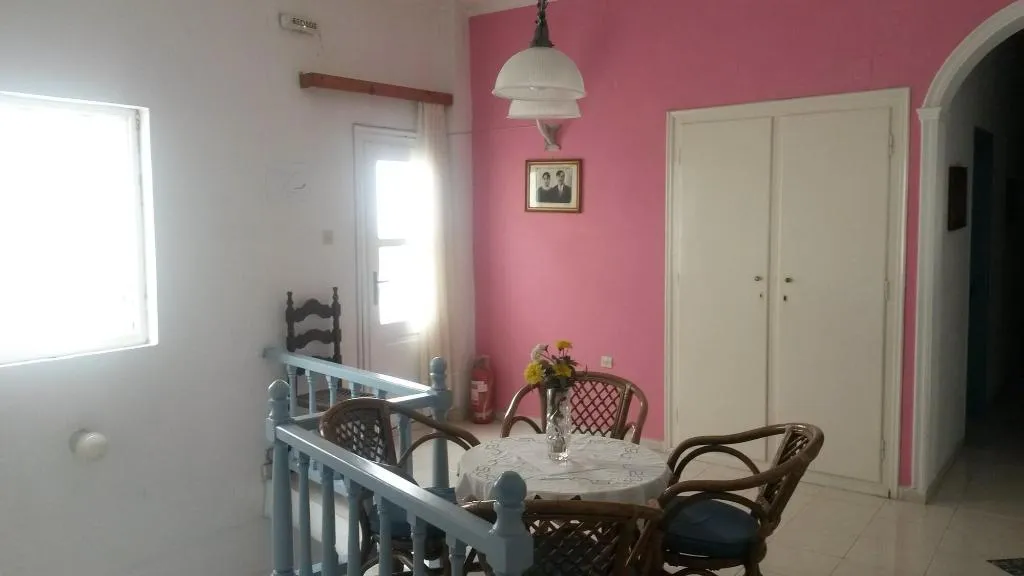 Room, Thirasia, Santorini