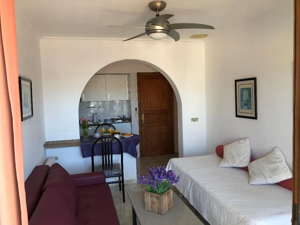 APARTMENT SIDE SEA VIEW WITH BALCONY Room, Torre Playa, Majorca