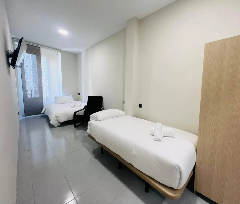 TRIPLE STANDARD Room, Montera Center Madrid, Madrid