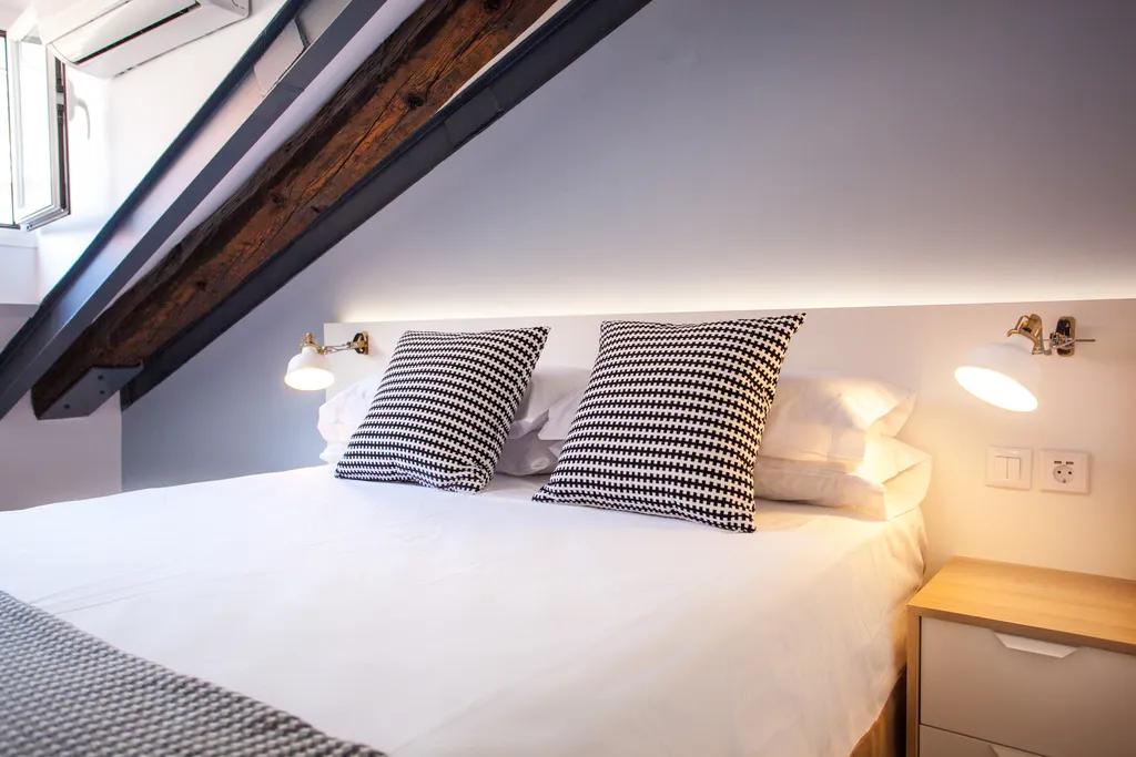 APARTMENT TWO BEDROOMS Room, Apartment in Malasaña, Madrid