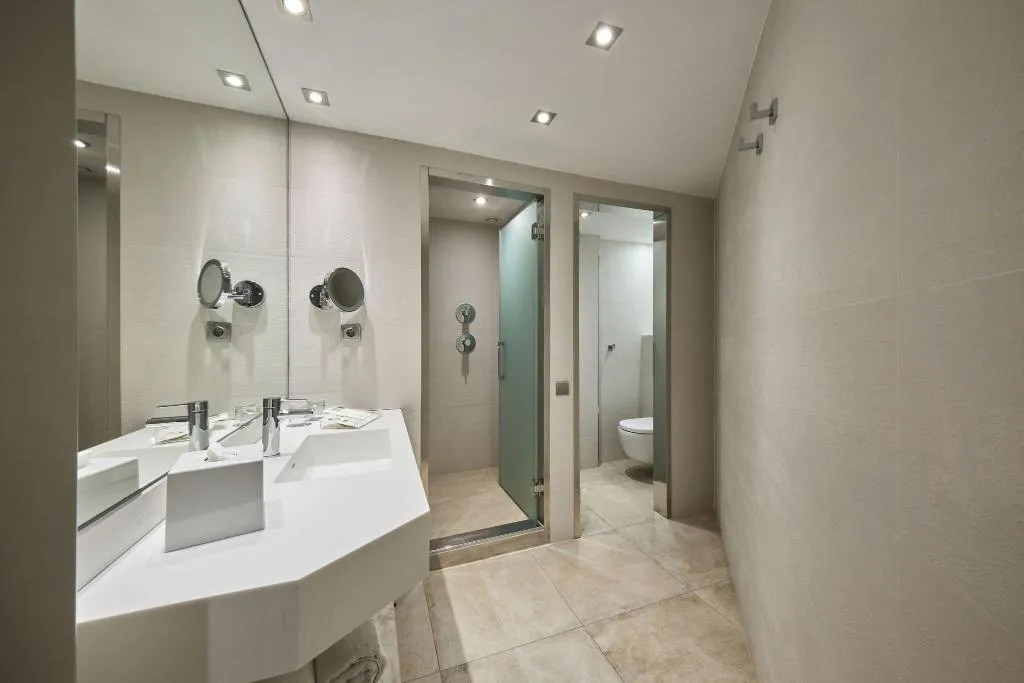 JUNIOR SUITE KING SIZE BED Room, Catalonia Sagrada Familia, Barcelona