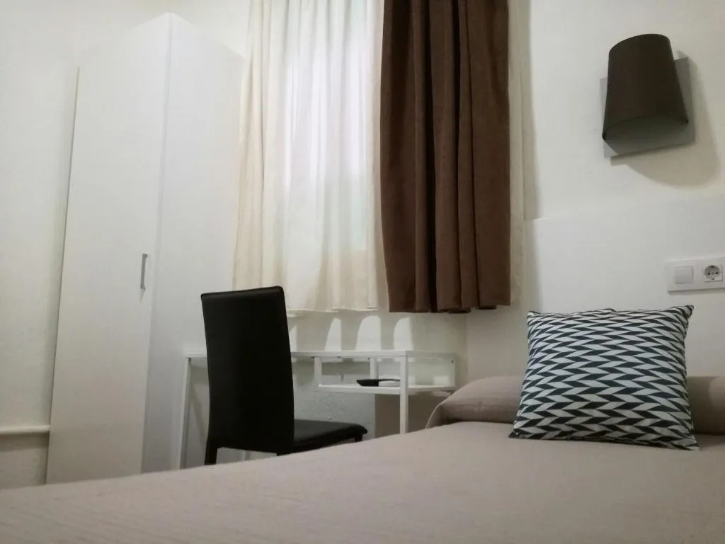 Room, Hostal Lesseps, Barcelona