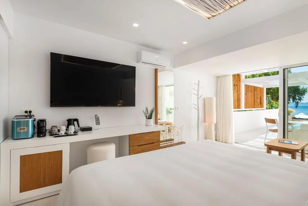 SUITE BEACH FRONT Room, Dimitra Beach Hotel & Suites, Kos