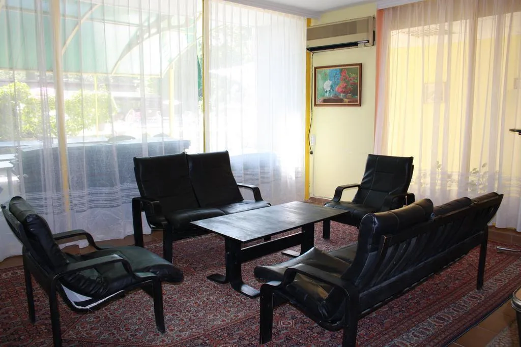 Lobby, Varshava, Varna