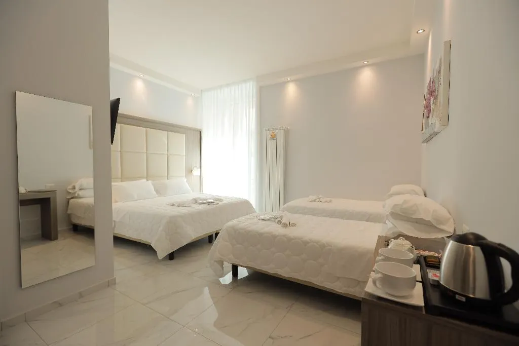 QUADRUPLE STANDARD Room, Garibaldi Suite, Naples