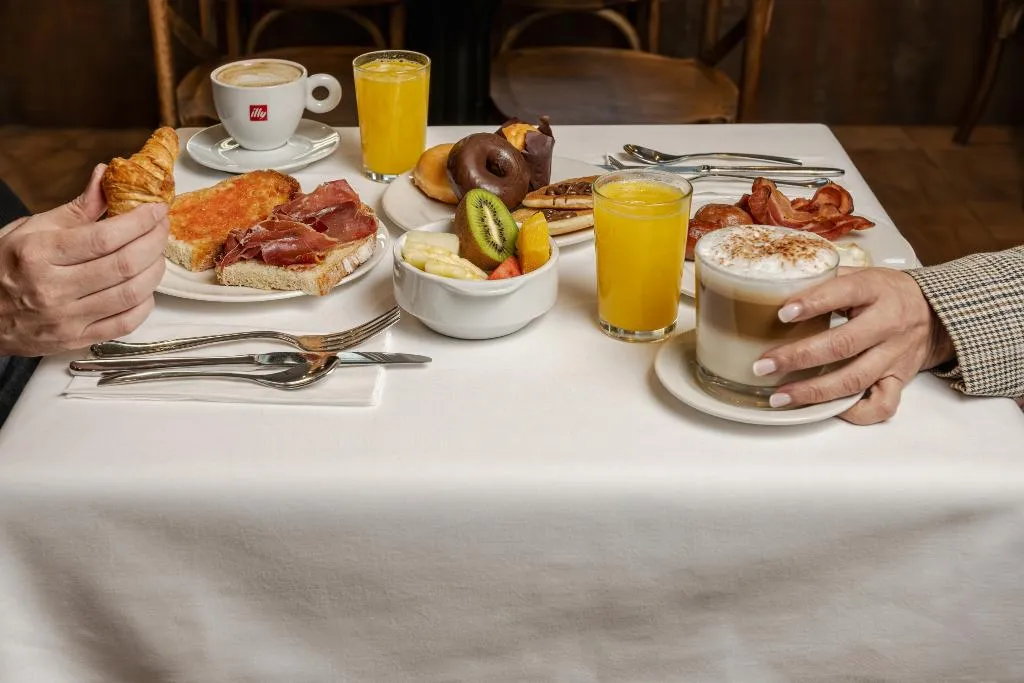 Restaurant, BYPILLOW Castellana, Madrid