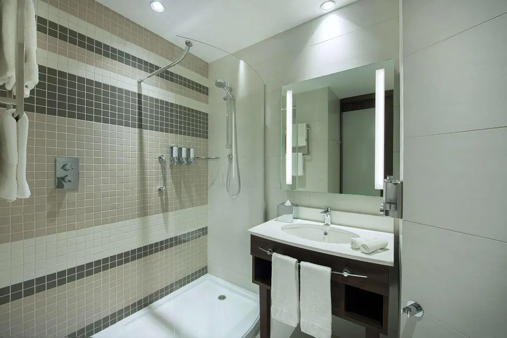 Room, Hampton by Hilton Dubai Airport, Dubai