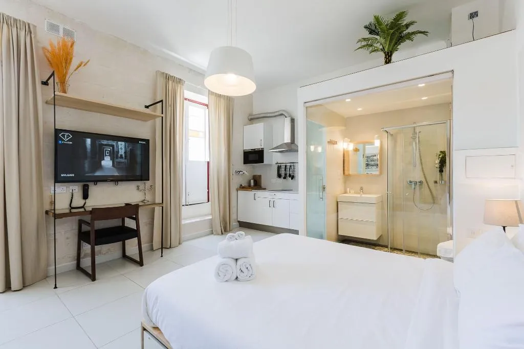 Room, Two Pillows Boutique Hostel, Malta