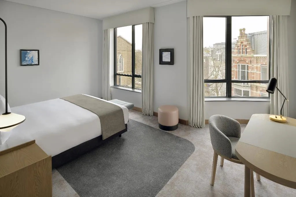 DOUBLE CLASSIC QUEEN BED Room, Movenpick Hotel The Hague, Amsterdam