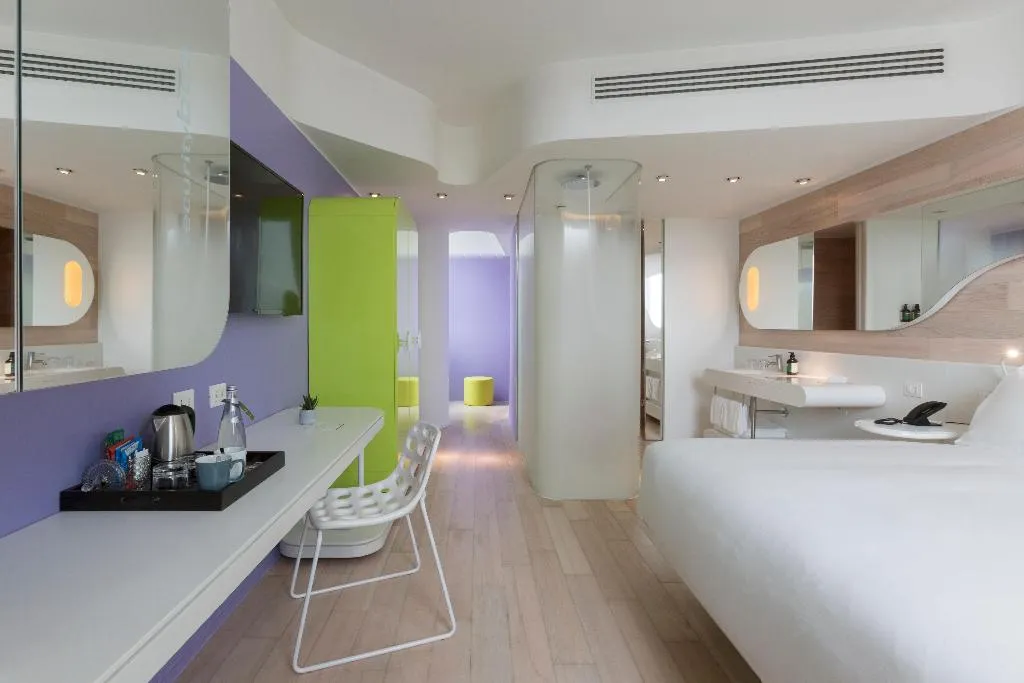 DOUBLE PREMIUM KING BED Room, Voco Milan Fiere, Milan