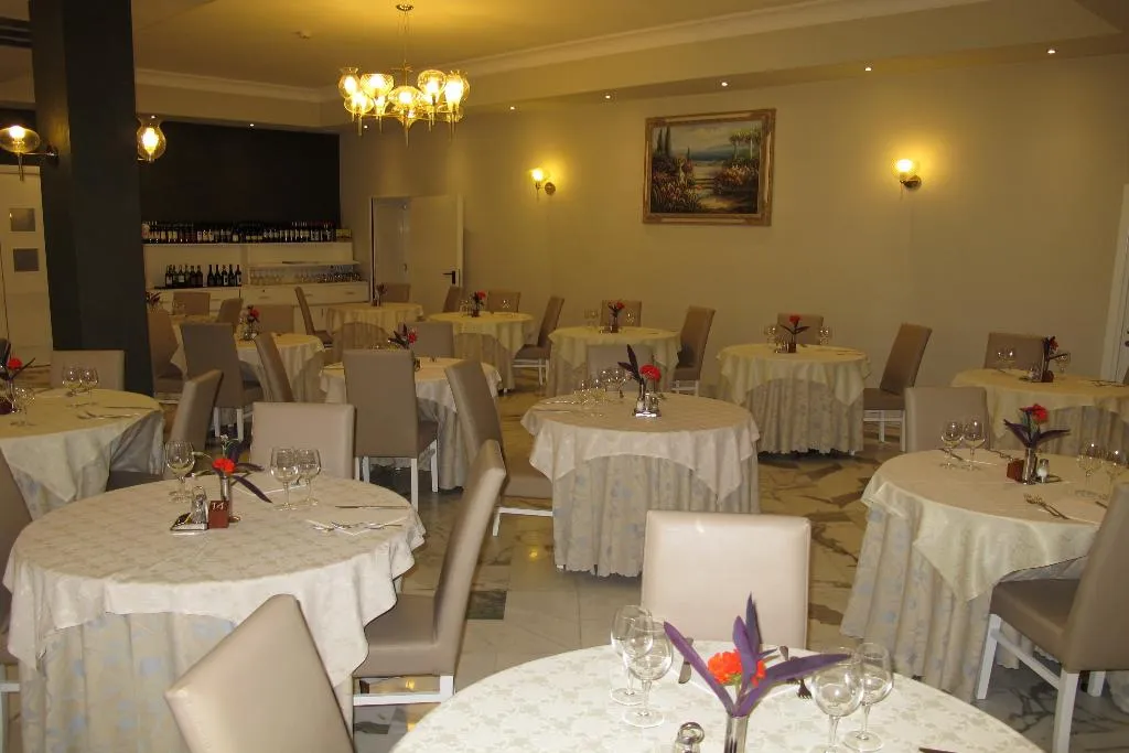 Restaurant, Club Sorrento, Naples