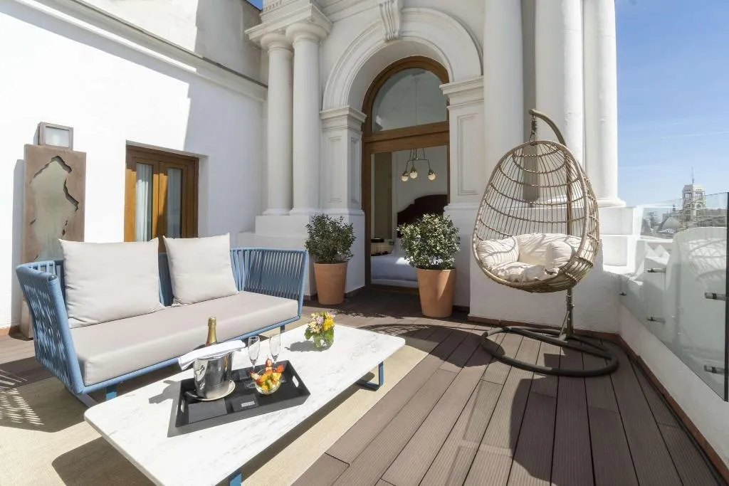 JUNIOR SUITE KING SIZE BED Room, H10 Villa de la Reina, Madrid