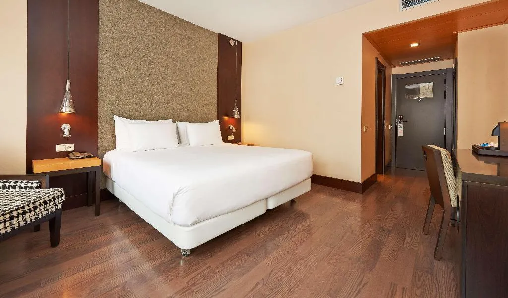 DOUBLE SUPERIOR Room, NH Barcelona Eixample, Barcelona