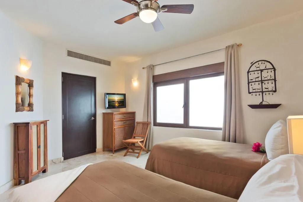 QUADRUPLE TWO BEDROOMS Room, El Taj Ocean Front and Beachside Condo Hotel, Playa Del Carmen