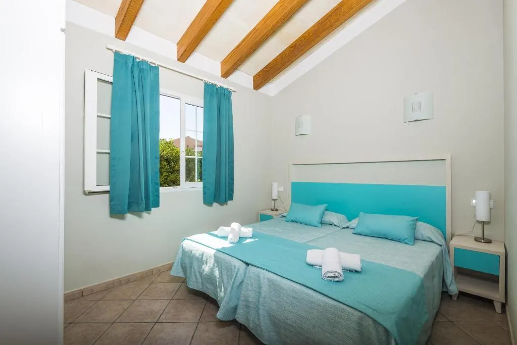 VILLA THREE BEDROOMS WITH AIR CONDITIONING Room, Maribel Villas, Menorca
