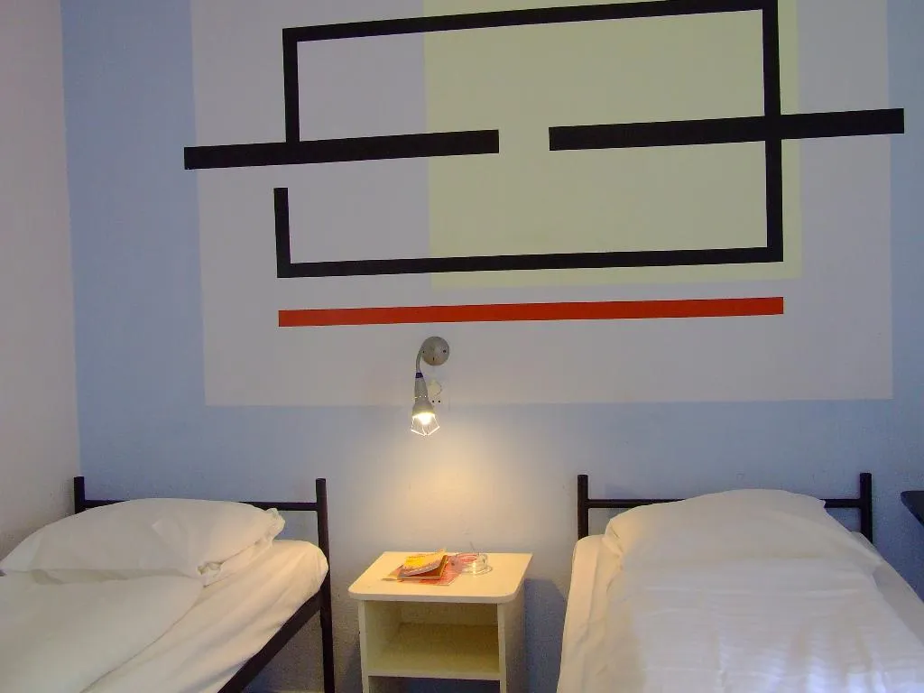 TWIN BASIC Room, St. Christopher's at the Winston, Amsterdam