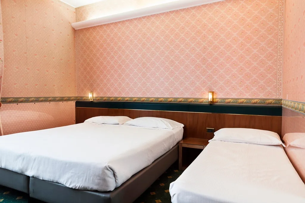TRIPLE STANDARD Room, Hotel Des Etrangers, Milan