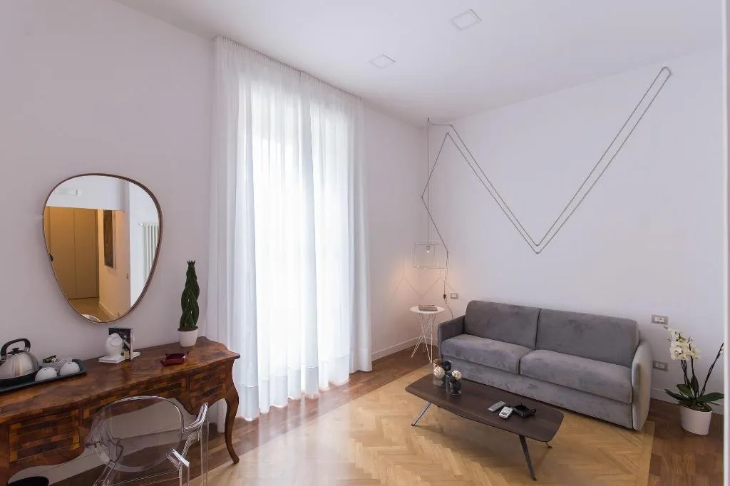 Room, Savoy Riviera, Naples