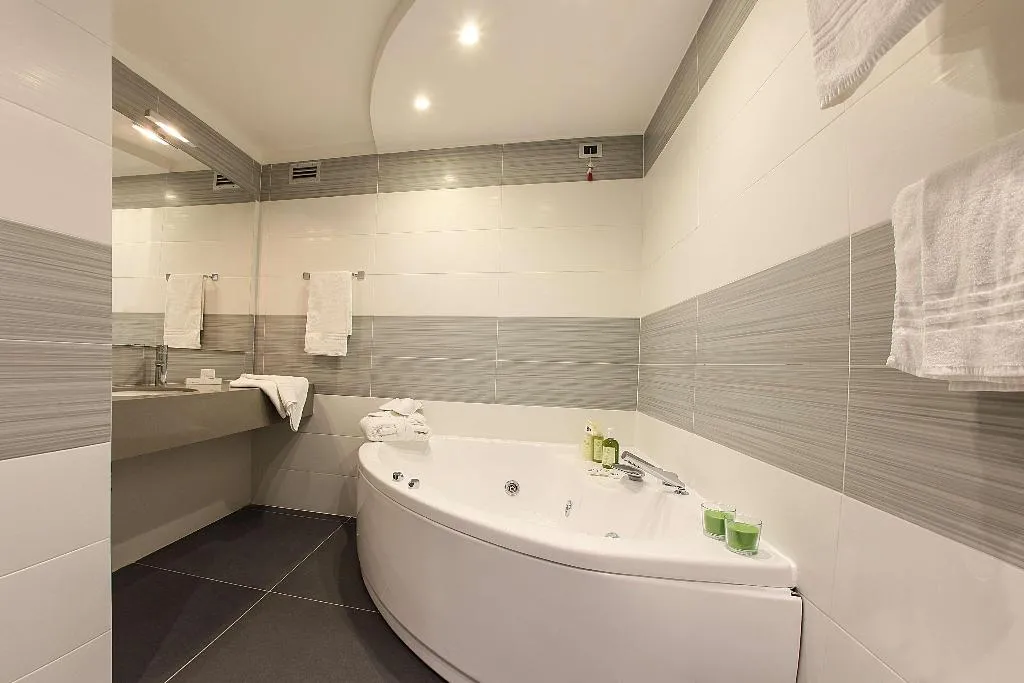 QUADRUPLE DELUXE KING BED Room, Best Western JFK Hotel, Naples