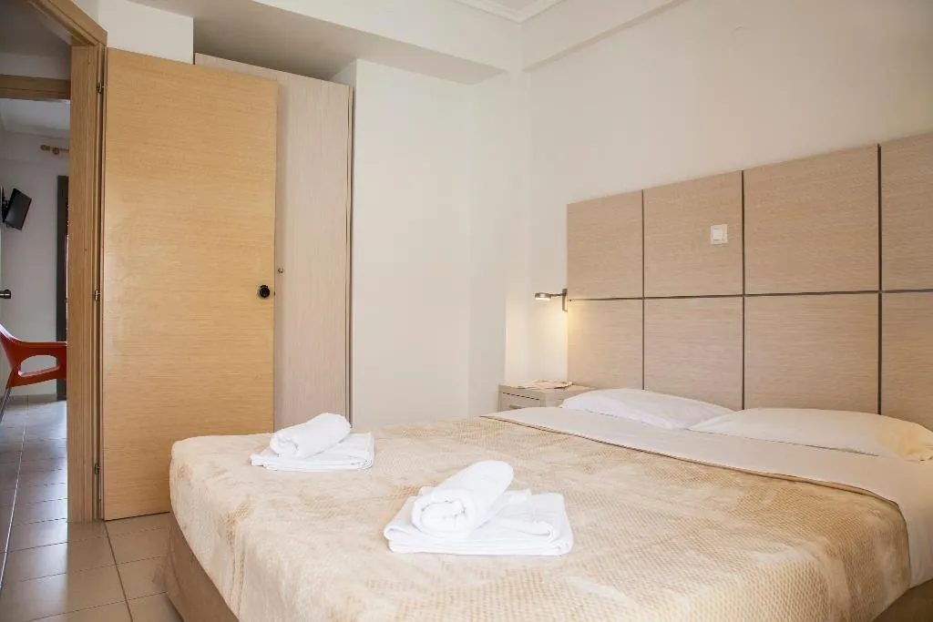 FAMILY ROOM STANDARD Room, Mavridis Hotel, Thessaloniki
