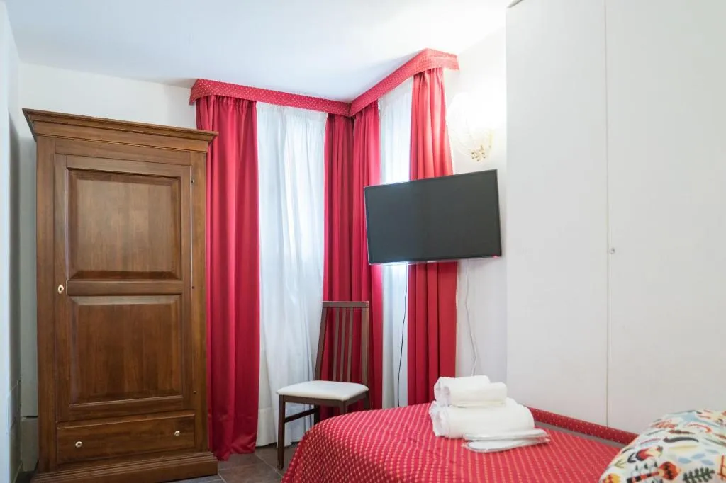 Room, Ca’ del Gallo, Venice