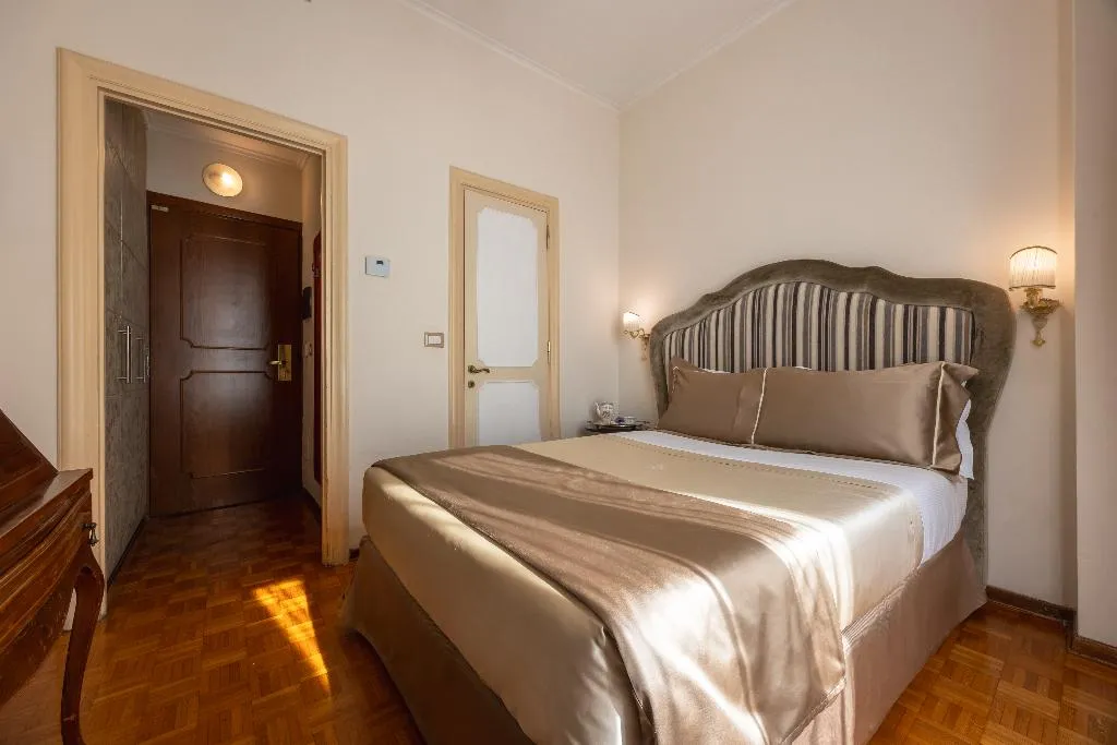 DOUBLE SINGLE USE STANDARD Room, Forum, Rome