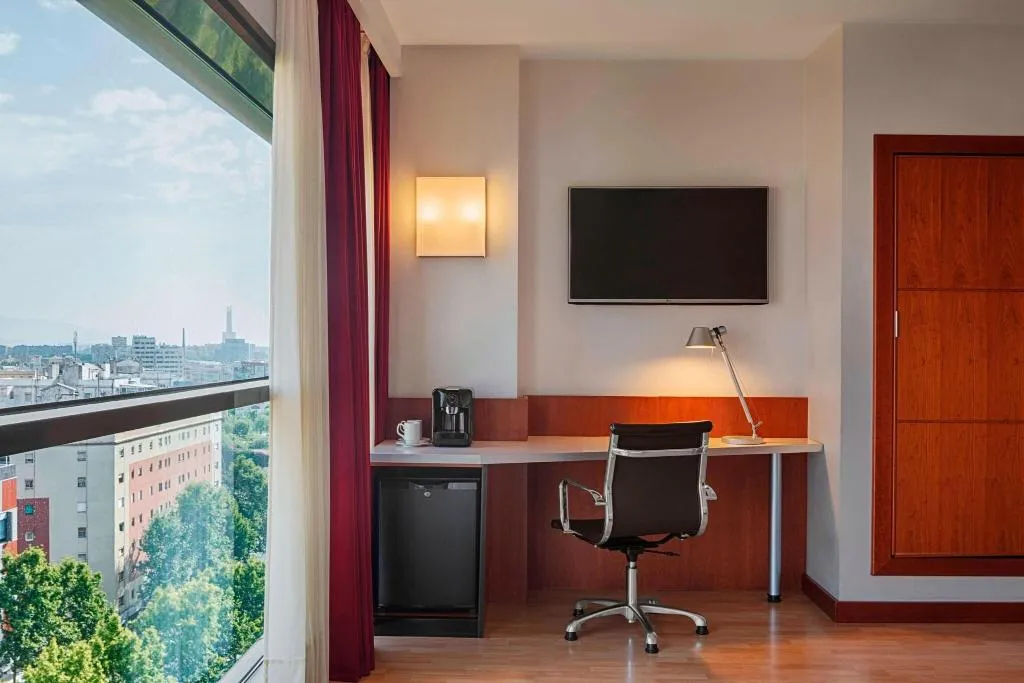 DOUBLE KING SIZE BED Room, Four Points by Sheraton Barcelona Diagonal, Barcelona