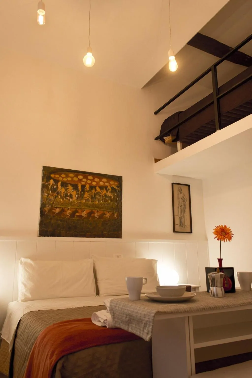 Room, Sui Tetti Di Napoli, Naples