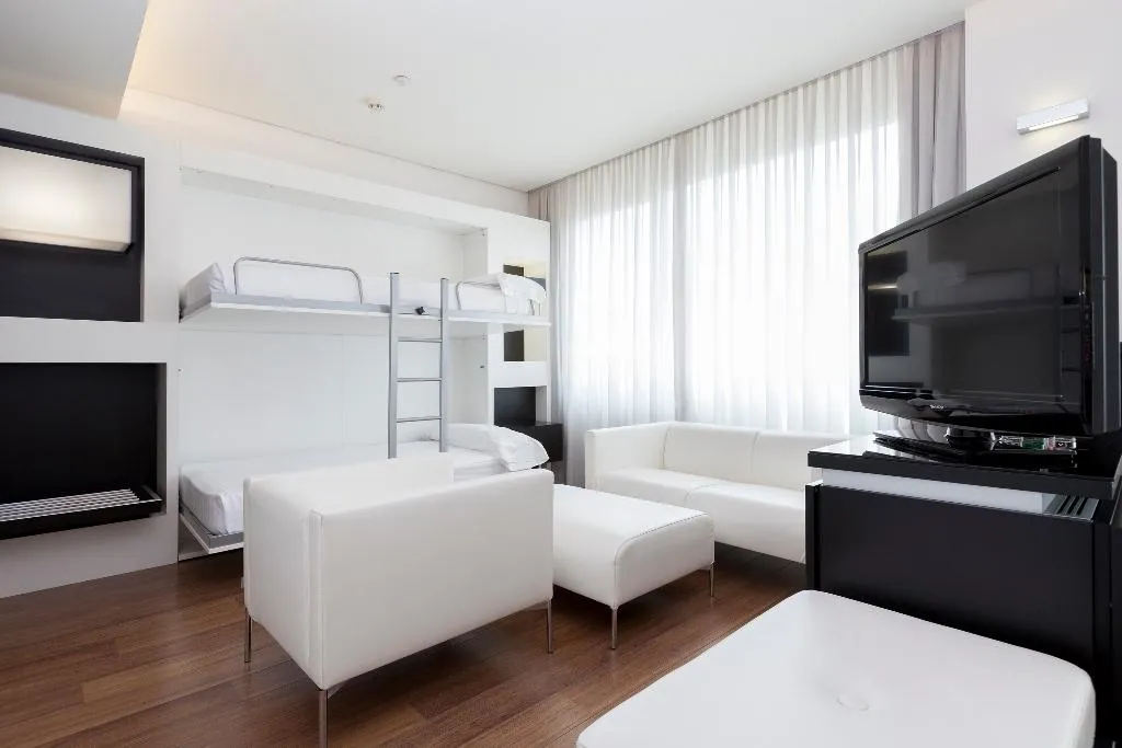 QUADRUPLE STANDARD Room, Axor Barajas, Madrid