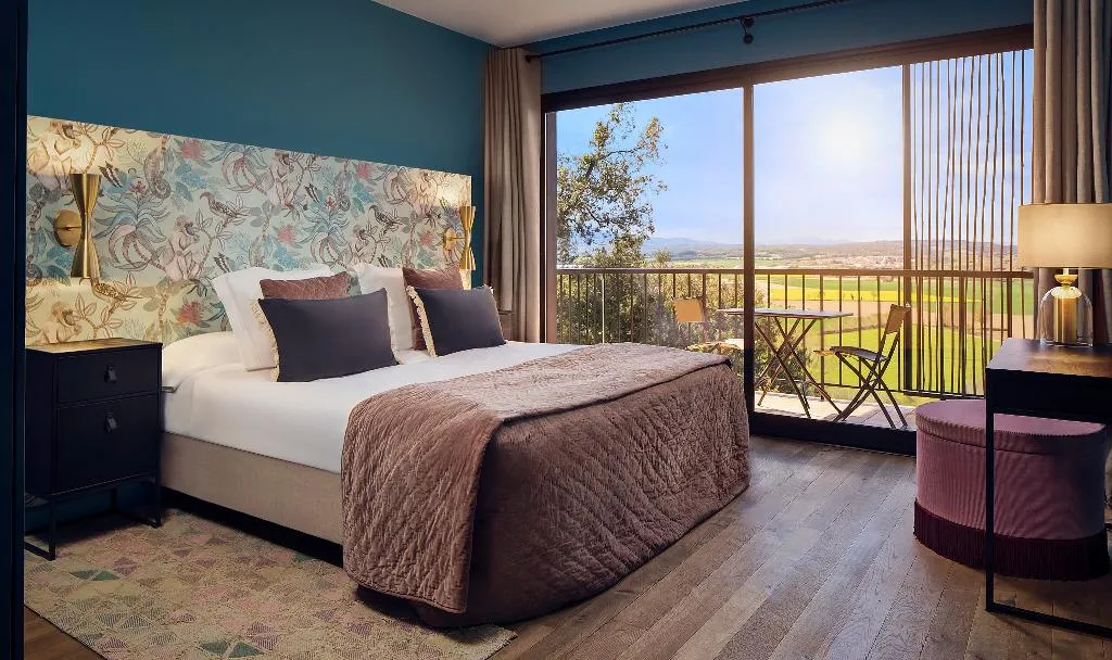 Double or Twin SUPERIOR GARDEN VIEW Room, Hotel Castell D'Emporda, Barcelona