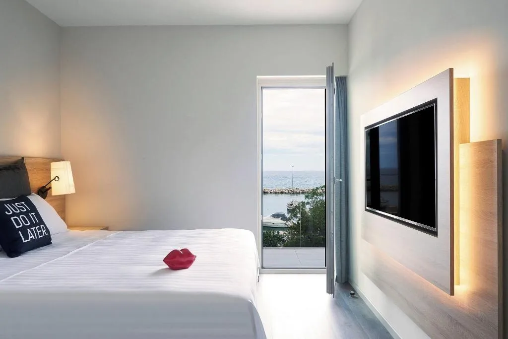 FAMILY ROOM SEA VIEW Room, Moxy Patra Marina, Athens