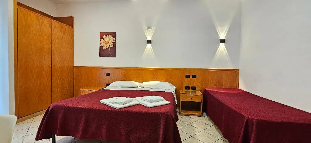 Room, Zara, Naples