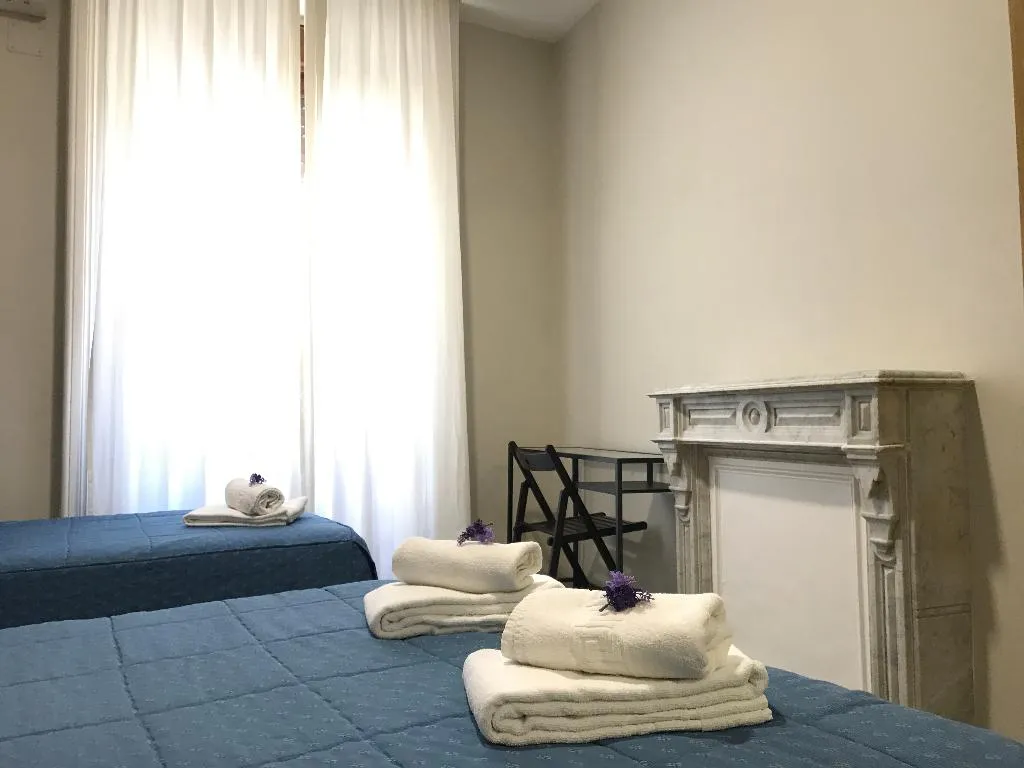 TRIPLE STANDARD Room, El Pilar, Madrid