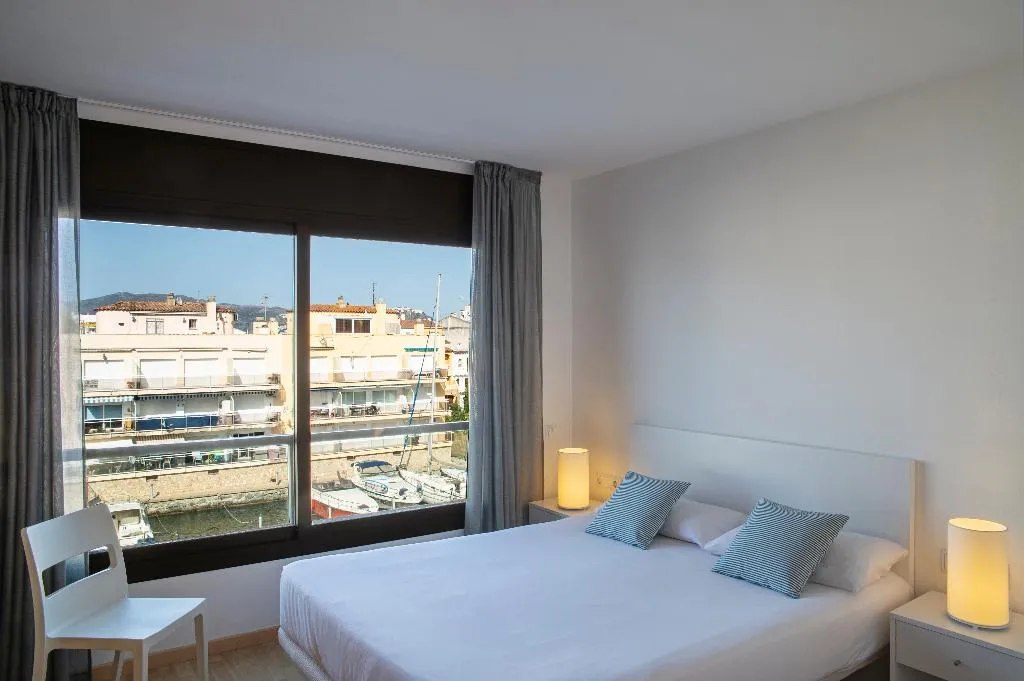 APARTMENT CAPACITY 6 TWO BEDROOMS Room, Pierre & Vacances Empuriabrava, Costa Brava