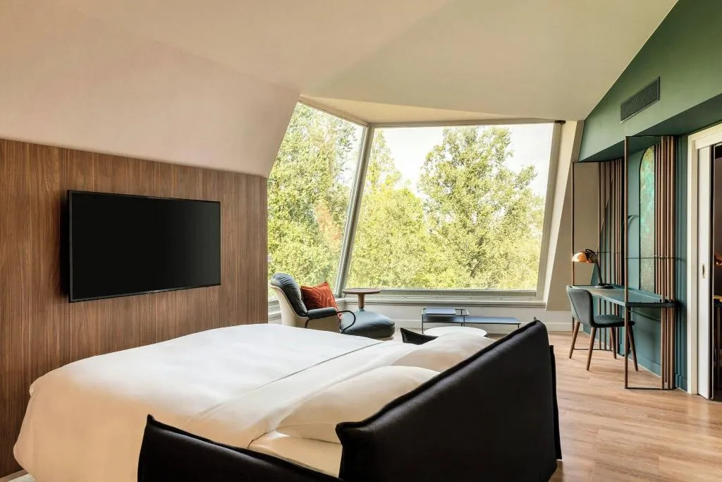 JUNIOR SUITE KING SIZE BED Room, Renaissance Amsterdam Hotel, Amsterdam