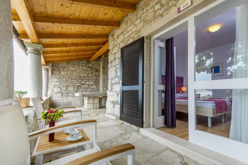 Room, Vista, Istria