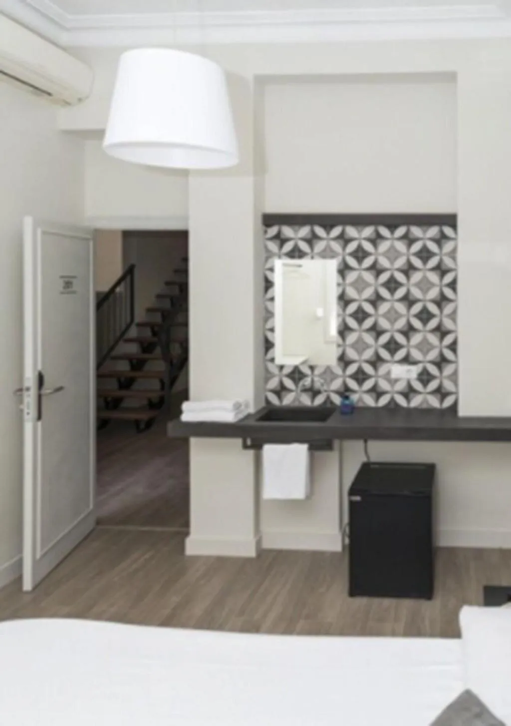 Room, Nwt Central Station Valencia, Valencia