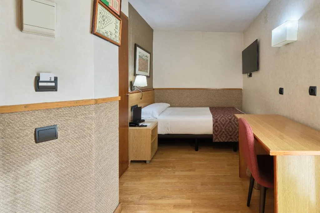SINGLE STANDARD Room, Catalonia Park Güell, Barcelona