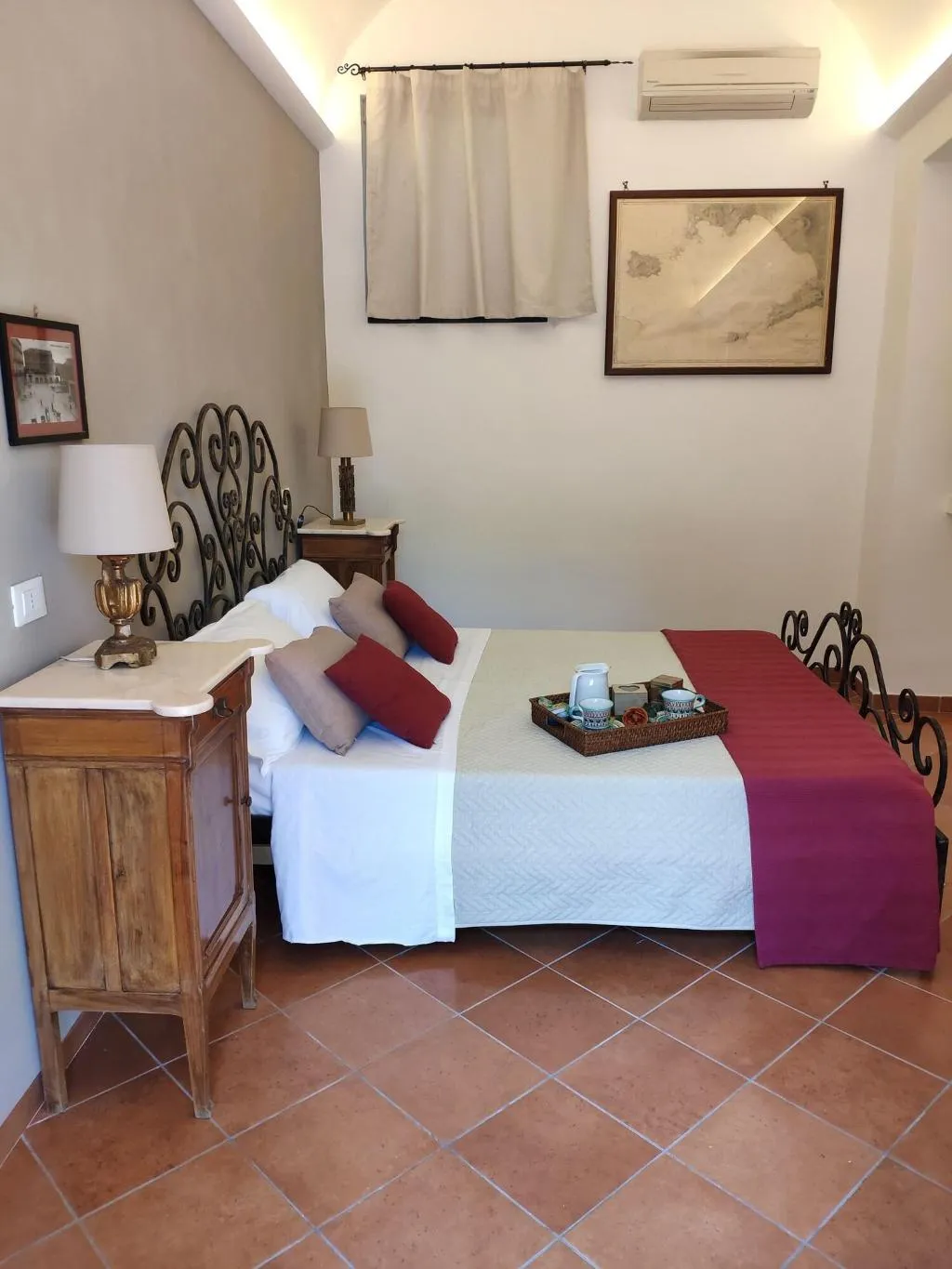 Room, Sweet Home Sorrento, Naples