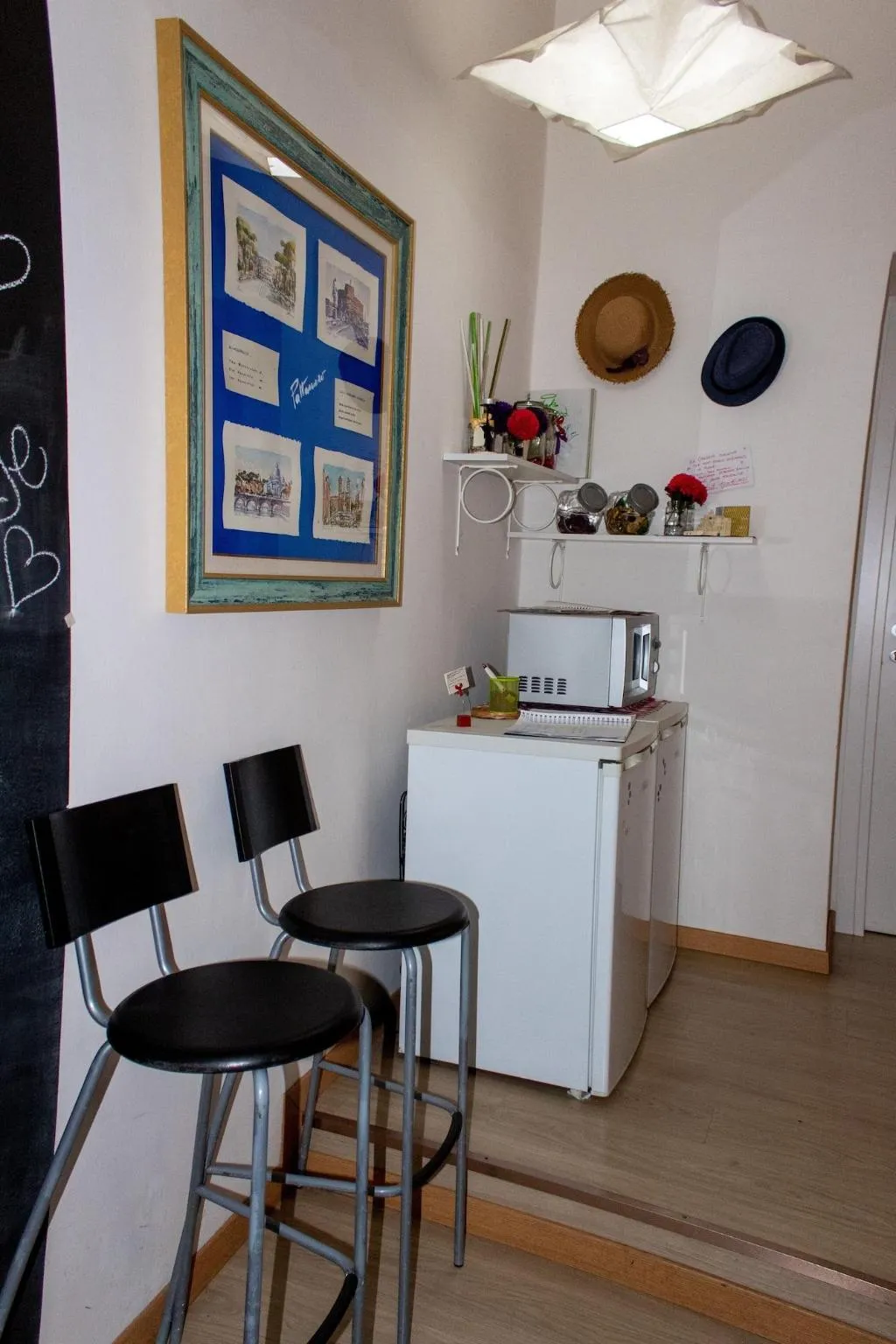 Room, Arthouse, Naples