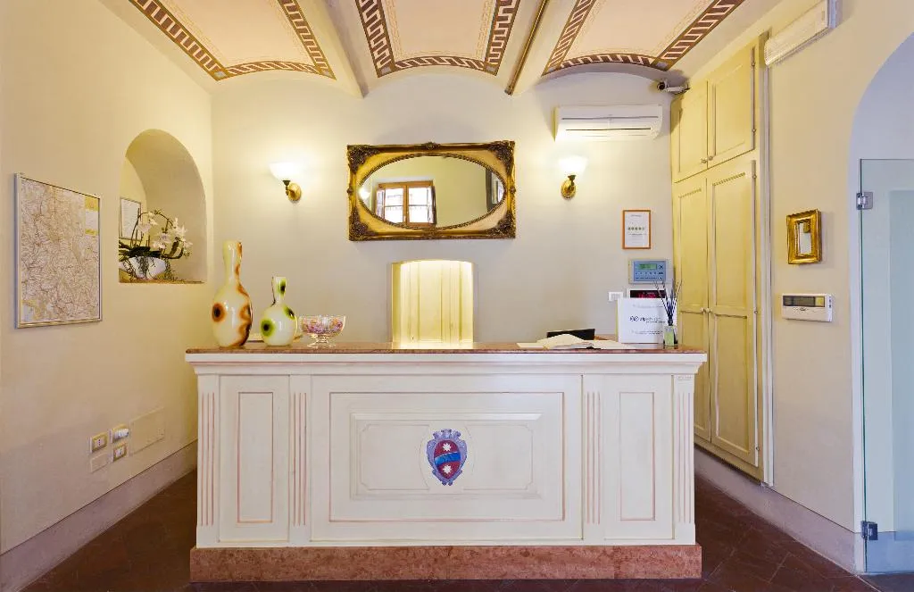 Lobby, Palazzo San Niccolo, Florence